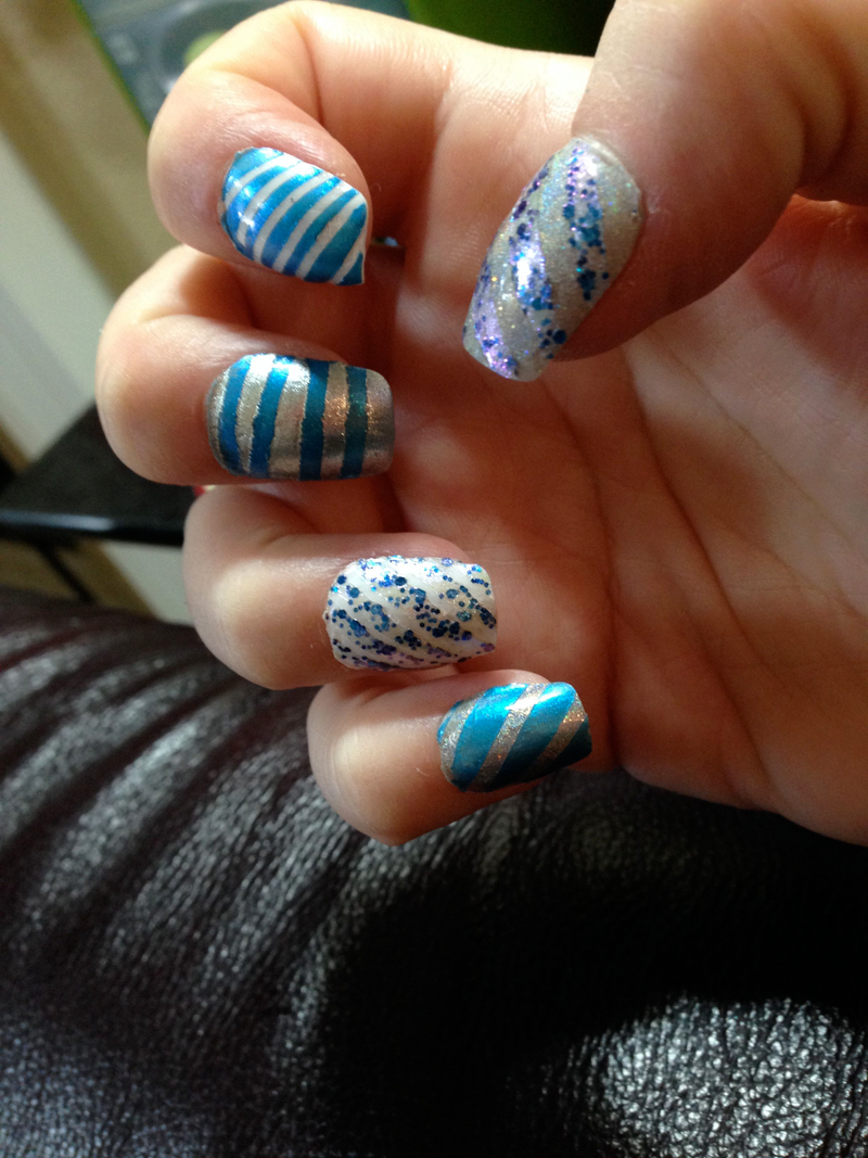 Illustration for article titled A Trinity of Holiday Manicures and Whining about Tiredness